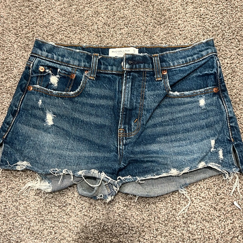 A&F Mom Short mid rise size 25